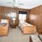 Brigadoon - Pet Friendly, Wifi, Pool Access, King Bed, Hiking, Wood Stove, Family Friendly, Deck