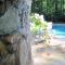Brigadoon - Pet Friendly, Wifi, Pool Access, King Bed, Hiking, Wood Stove, Family Friendly, Deck - Berkeley Springs