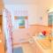 Castle View - Wifi, Pet Friendly, Screen Porch, Game Room, Grill, Family Friendly, Kid Friendly, Fireplace