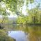 Chesnutt Cabin - Riverfront, Fire Pit, Game Room, Wifi, Screen Porch, View, King Bed