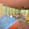 Fox Hollow - Hot Tub, Wifi, Pet Friendly, Screen Porch, Deck, Recreation Center, Pool Access, Golf Nearby, Hiking, Grill, Fireplace, King Bed
