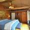 Pondview Cabin - Rustic Log Style Home, Grill, Wifi, Screen Porch, Trail, View, Pond Access, King Bed