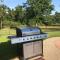 Prancing Horse Estates- 10 acres w/huge pool + spa - Montgomery
