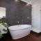 Timeless Sea Point Retreat Walk to Restaurants - 开普敦