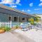 100 Steps to beach access - 5 minute walk to the Village - Private Porch - Siesta Key