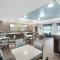 La Quinta Inn & Suites Houston Hobby Airport