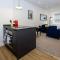 Contemporary 1 Bed Apartment Central Bolton - Bolton