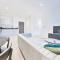 Modern and Bright 2 Bed Apartment in Solihull