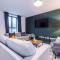 Stunning House Manchester with Parking - Sleeps 10 - by PureStay Short Lets & Accommodation - مانشستر