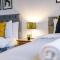 Stunning House Manchester with Parking - Sleeps 10 - by PureStay Short Lets & Accommodation - مانشستر