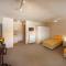 Sealicious Crystal Retreat - The Ultimate Getaway