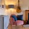 Charming Apt nr Centre - Terrace & Street Parking