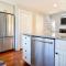4 min Walk to Commercial Street and Beach