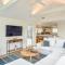 Gorgeous Architectural Home w Water Views - إيستهام