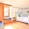 Walk to Water w Stunning Cove Views - إيستهام
