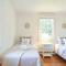 Walk to Water w Stunning Cove Views - إيستهام