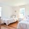 Walk to Water w Stunning Cove Views - إيستهام
