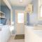 3000 Sq Ft Home with Hot Tub