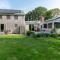 Spacious Mins from Beach & Dogs Welcome