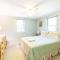 Spacious Home w Finished Game Room - إيستهام