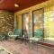 Spacious Home w Finished Game Room - إيستهام