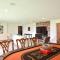 15526 - Luxurious Waterfront Home with Incredible Entertainment Space Secluded on Pleasant Bay - 奥尔良