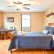 Spacious w Large Outdoor Area Fire Pit