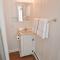 Spacious Beach House 6 Min Walk to Beach