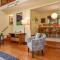 4 Mins to Wellfleet Village Screened sunroom