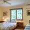 4 Mins to Wellfleet Village Screened sunroom