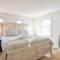 Sunroom Spacious Deck 8 Mins to Mayflower Beach