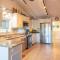 Waterfront home with Hot Tub Firepit and Game Room - إيستهام