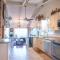 Waterfront home with Hot Tub Firepit and Game Room - إيستهام
