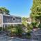Waterfront home with Hot Tub Firepit and Game Room - إيستهام