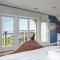 Elegant Chatham Home steps to Hardings Beach Dog Friendly