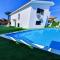 3 Bedroom Villa, private pool, hot tub