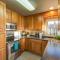 3BD Downtown Modern Home w Hot Tub & Grill