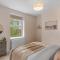Cromer Coastal 6-Bed House l Near Beach, Parking & Garden
