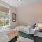 Cromer Coastal 6-Bed House l Near Beach, Parking & Garden