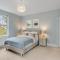 Coastal 6-bed with hot tub