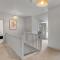 Coastal 6-bed with hot tub