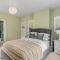 Cromer Coastal 6-Bed House l Near Beach, Parking & Garden