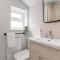 Cromer Coastal 6-Bed House l Near Beach, Parking & Garden