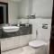 Stunning Apartment In The Heart of Dubai - Canal View - Dubaj