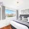 Cozy 3 Bed House with X2 FREE Parking By REDWOOD STAYS - Farnborough