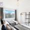 Cozy 3 Bed House with X2 FREE Parking By REDWOOD STAYS - Farnborough
