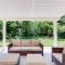 Eco-Chic Lake Somerville Area Farmhouse w/ Porch