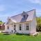 Eco-Chic Lake Somerville Area Farmhouse w/ Porch