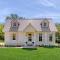 Eco-Chic Lake Somerville Area Farmhouse w/ Porch