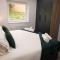Close to City Centre Apartment - Sleeps up to 5, Perfect for Contractors with Private Secure Parking! - 彼得伯勒